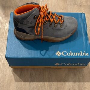 Columbia NWT sz 6 HIKING Blue and Orange Outdoor Boots
